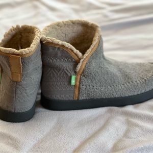 Sanuk Wild Dove Nice Bootah Suede Slipper - Women Size 8